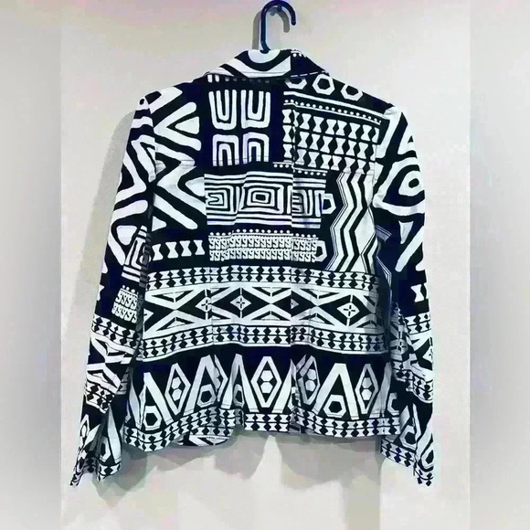 🔥Chicos Pull over Bottom up 🔥 - Picture 2 of 6